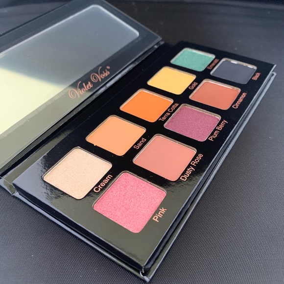 Violet Voss Other - NWT Violet Voss Essentials Eyeshadow Pallet Violet Voss Other - NWT Violet Voss Essentials Eyeshadow Pallet